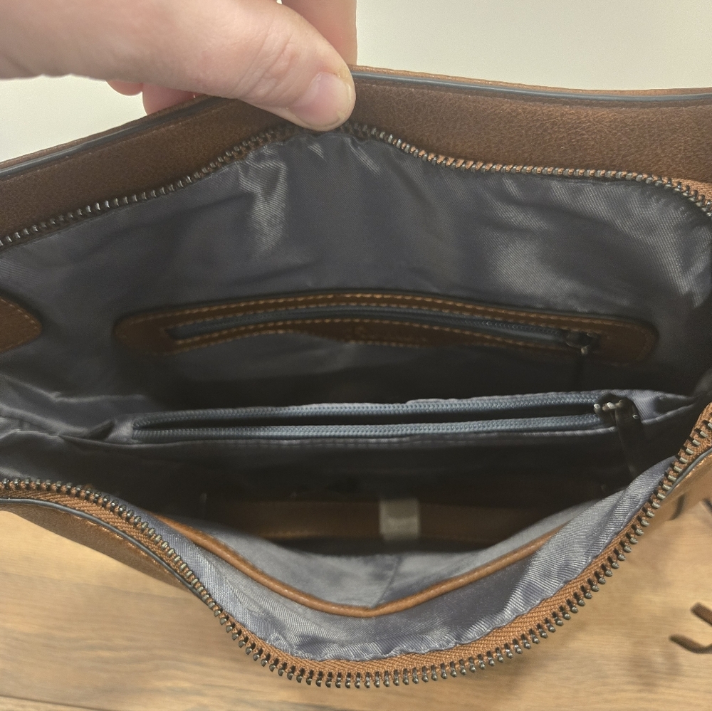 Realer brand Purse - Picture 4 of 6